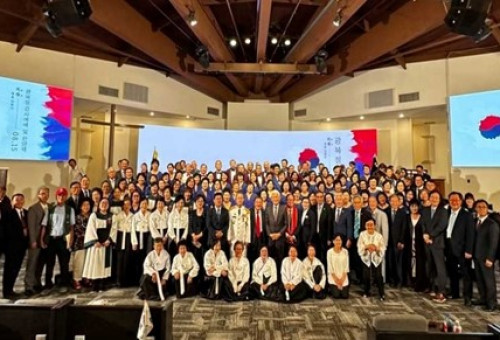 지난 8월 11일 주일 오후 5시 나성영락교회(박은성 목사)에서 LA와 OC교계가 제79주년 기념 ‘8.15광복절감사예배 및 찬양제’를 연합으로 개최한 후 관계자들이 기념촬영을 하고 있다. 