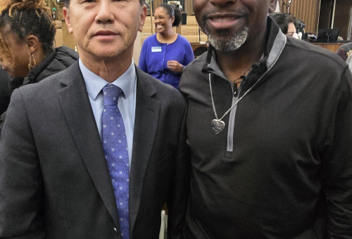 다민족 교회들과 함께 협력 지원을 위해 원보이스 미팅에 참석한 샘신 목사(윗사진)