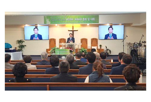 이영훈 여의도순복음교회 목사가 1일(현지시간) 미국 뉴저지순복음교회에서 개최된 ‘2025 미국 뉴욕 WCBA·WAKB 총회 및 대회’에서 설교를 전하고 있다.ⓒ데일리굿뉴스