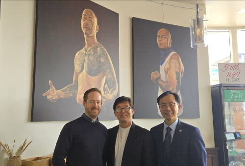 왼쪽부터 LA Voice 회장 Zachary Hoover 목사, 남가주교협 회장 샘신목사, 수석부회장 김은목목사