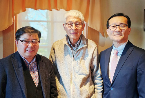 선샤인중독전문사역원이 새롭게 개설 되어 미주한인들의 알코올, 마약, 도박, 인터넷 중독에 대한 대처와 예방 캠페인에 나서게 된다. 중독관련 종합 자료집 “욕망 절제+희망’ 의 발간도 알려왔다. 왼쪽부터 원성택목사, 김영일목사, 인진한목사  