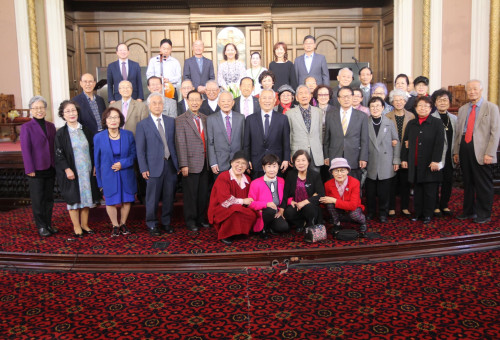 ﻿ 
설명: 헬프피플인니드 (구 코이노니아 선교회, 대표 박종희 목사) 소속 ‘Wings of Joy’ 자선공연단과 원로목사들이 기념촬영을 하고 있다. 맨 뒷줄 가운데가 박종희 목사이다.

 